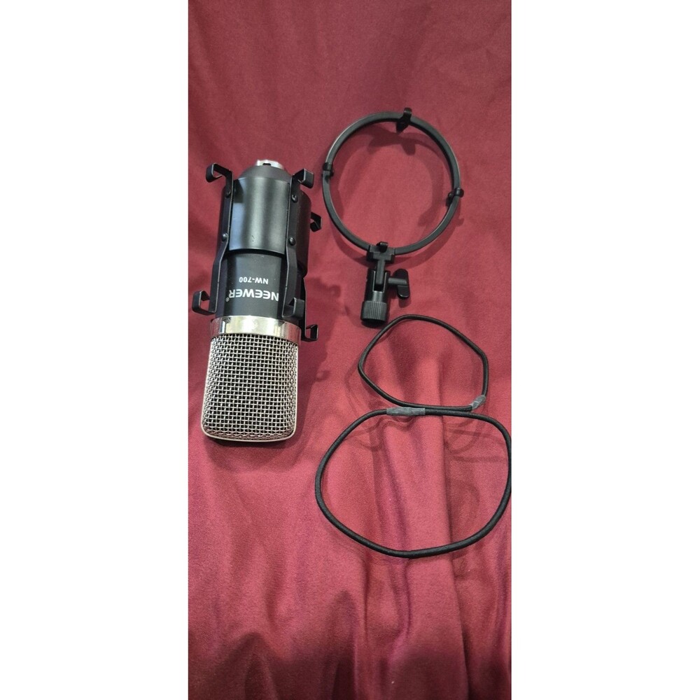 NEEWER NW-700 Condenser Microphone  Cardioid Studio Mic No Boom Arm Or Cord EUC